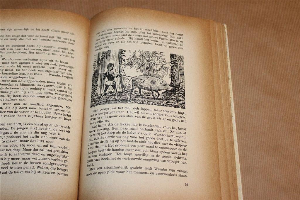 Wambo, de jonge Papoea — Vintage Jeugdboek [1e Druk 1961], Ophalen of Verzenden, Gelezen