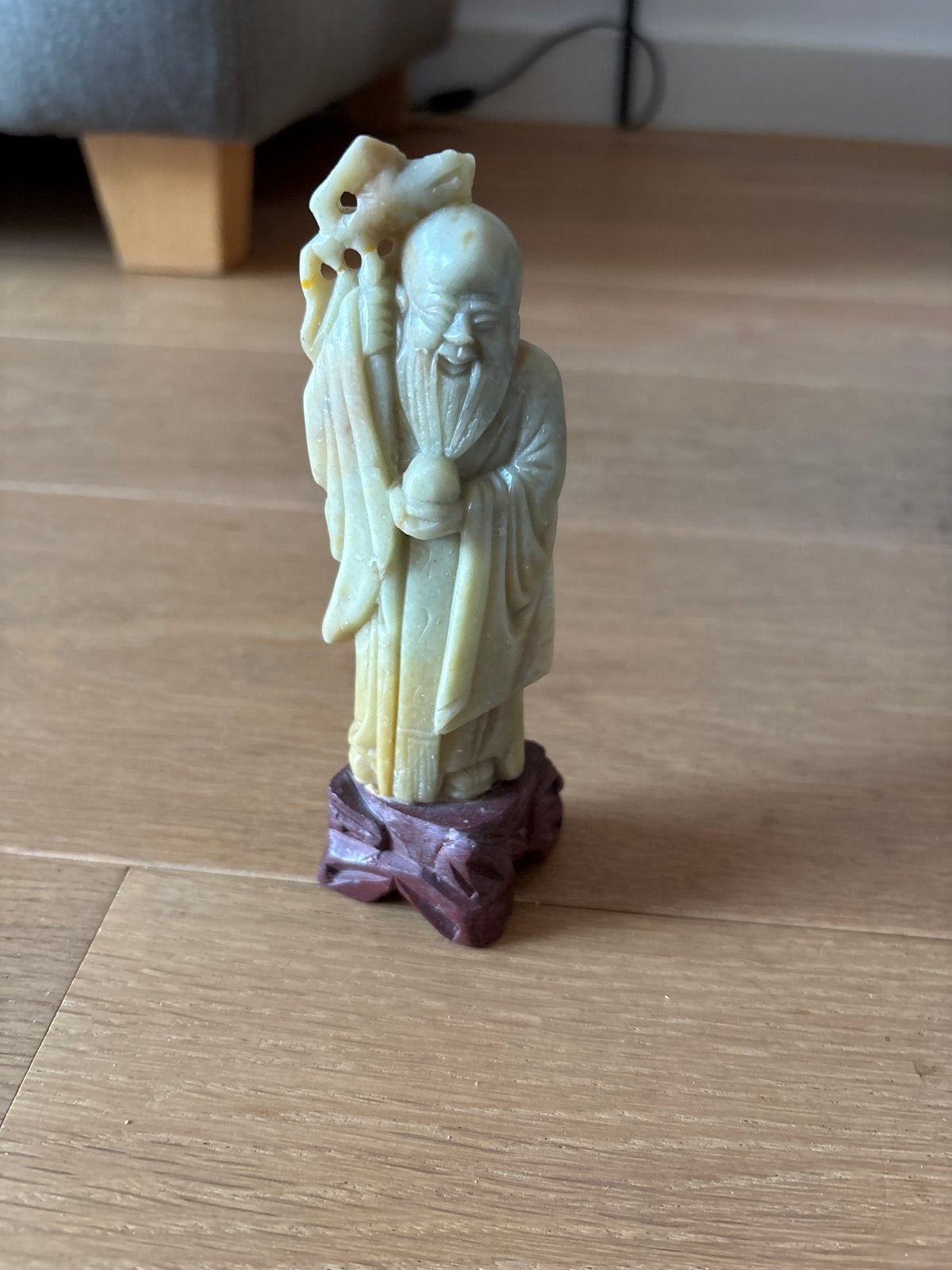 Dit is een handgesneden Chinees beeldje van de god Shouxing, Ophalen, Minder dan 20 cm, Handgemaakt, Steen of Keramiek