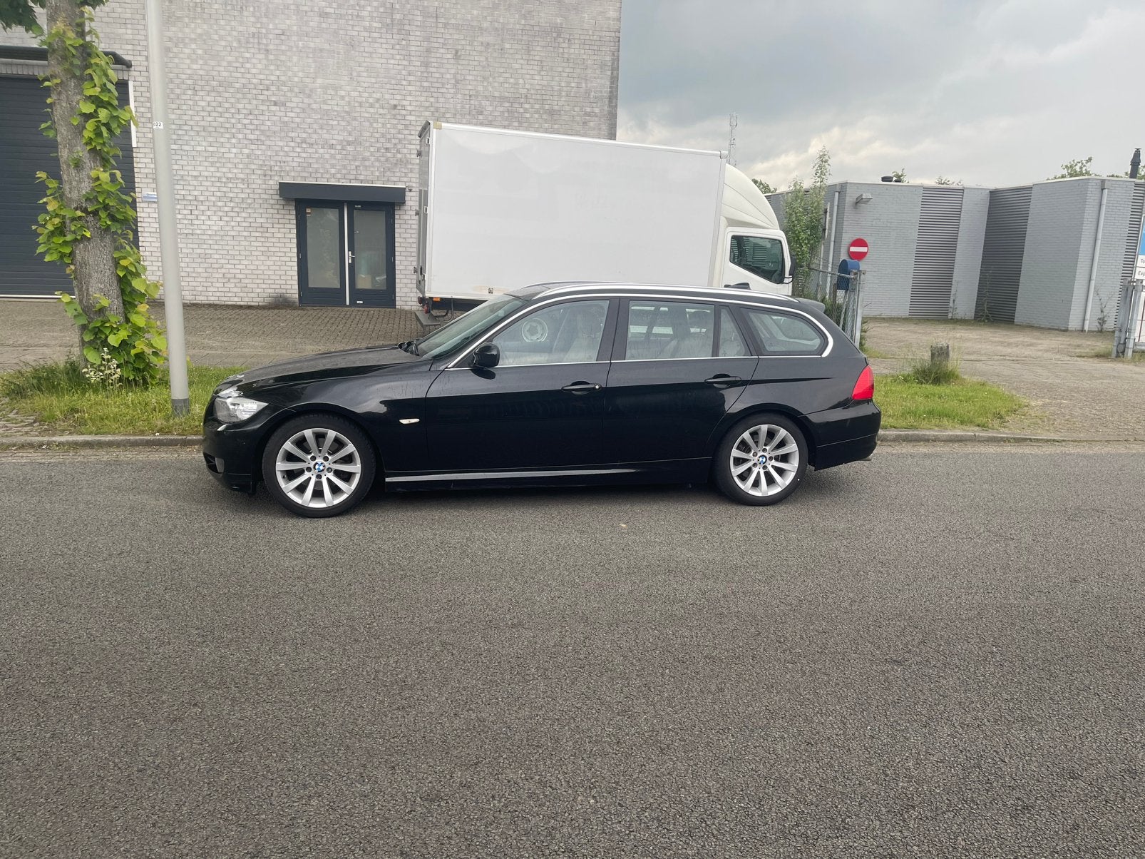 BMW 3-Serie 2.0 D 320 Touring 2012 Zwart, Voorwielaandrijving, 1995 cc, 4 cilinders, Particulier