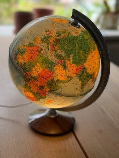 Vintage Verlichte Wereldbol - Decoratief & Educatief, Huis en Inrichting, Kunststof, Ophalen of Verzenden, Staatkundige wereldbol