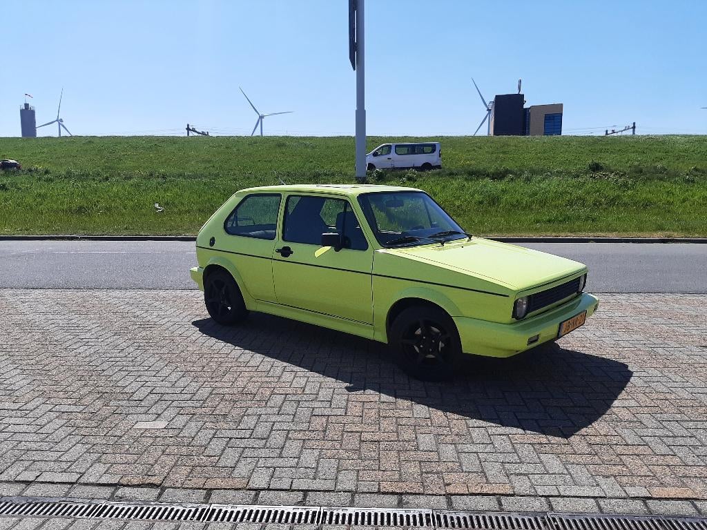 Volkswagen Golf 1.6 GTI 81KW 1982 Geel, Auto's, Voorwielaandrijving, Stof, Zwart, 4 cilinders