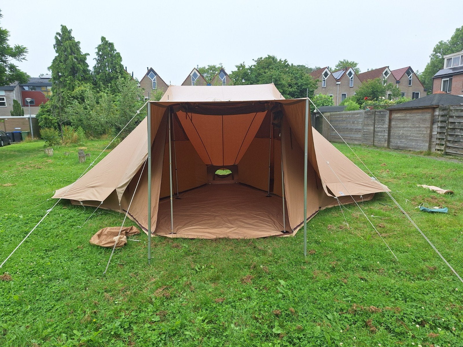 Lichtgewicht familie piramide tent Barracuda van Esvo, Ophalen, Gebruikt, Tot en met 4