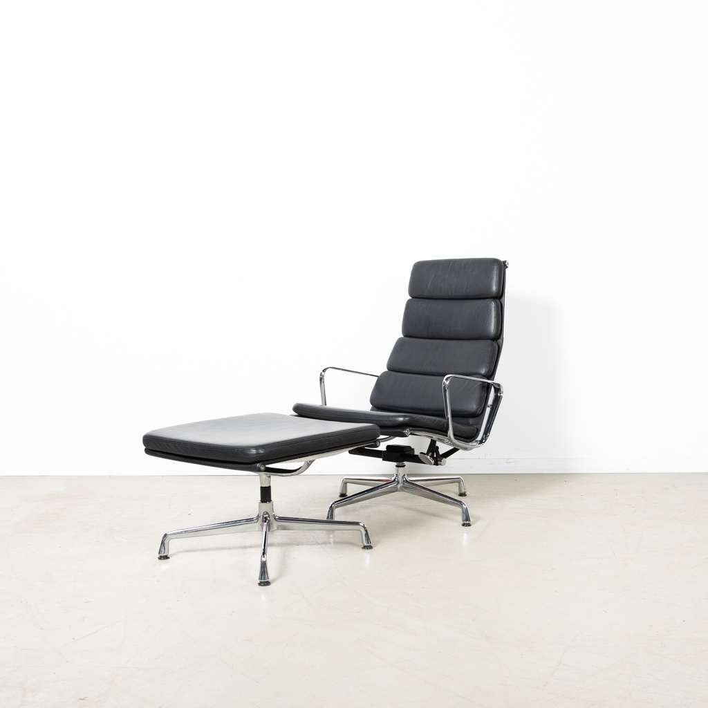 2x Vitra Eames EA222 Fauteuil Zwart Leer + Hocker, Niet ingevuld, Niet ingevuld, 75 tot 100 cm, Zo goed als nieuw