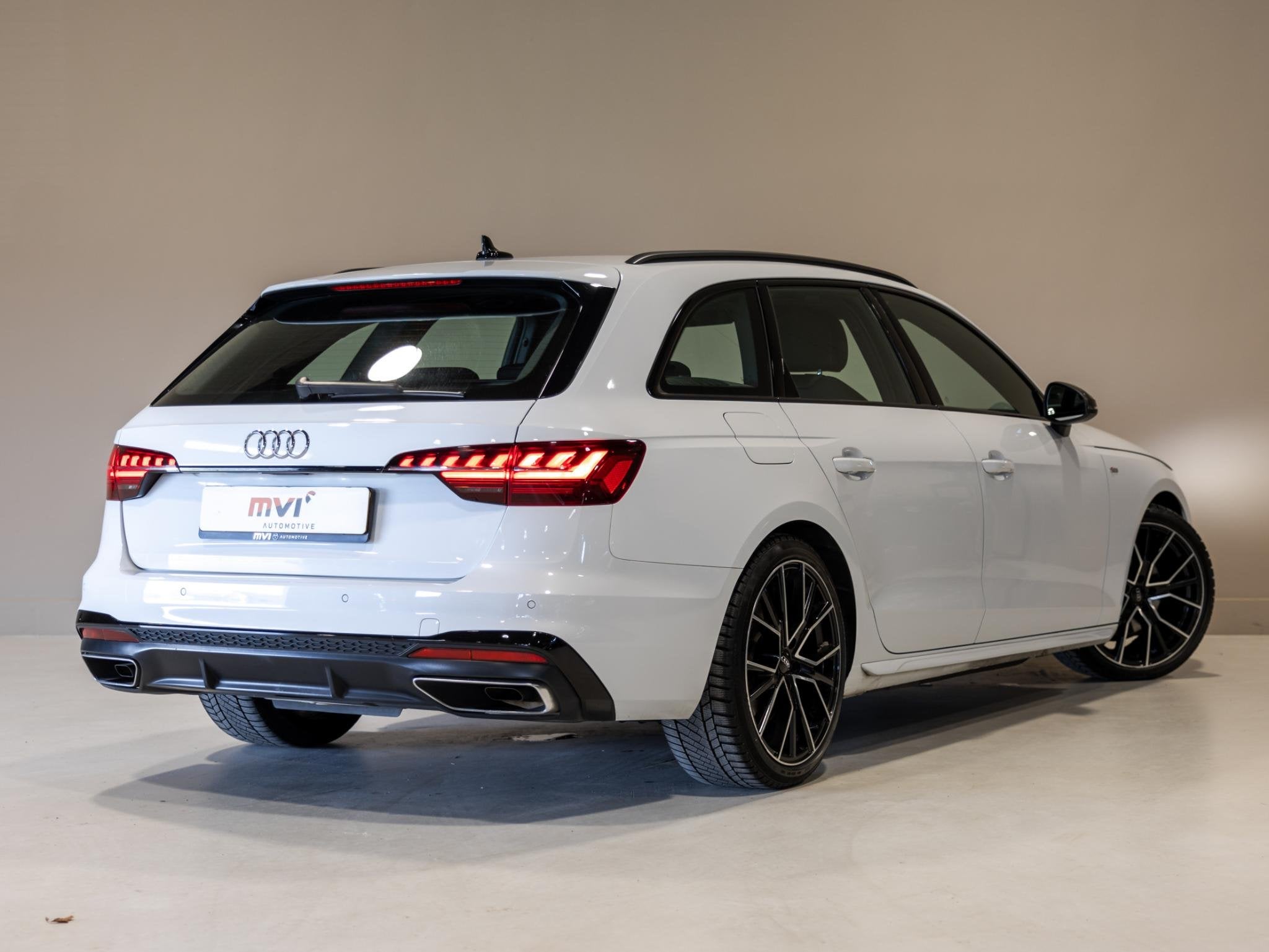 Audi A4 Avant 40 TFSI S-Line edition / 204pk / Panorama dak, Auto's, Dealer onderhouden, Gebruikt, 4 cilinders, Wit