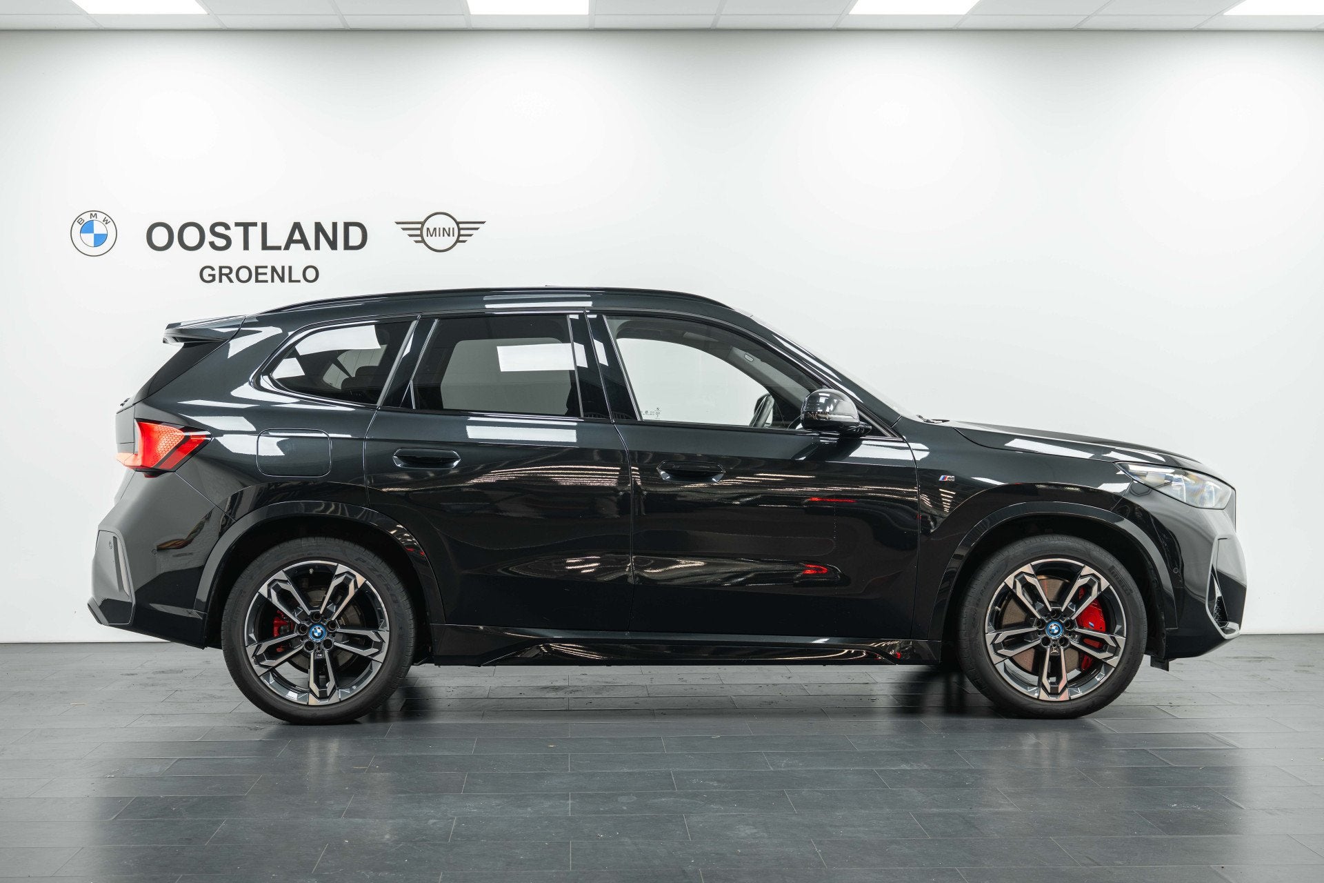 BMW iX1 eDrive20 M Sport / Panoramadak / Achteruitrijcamera, Dealer onderhouden, Gebruikt, Met garantie (alle), 24 min
