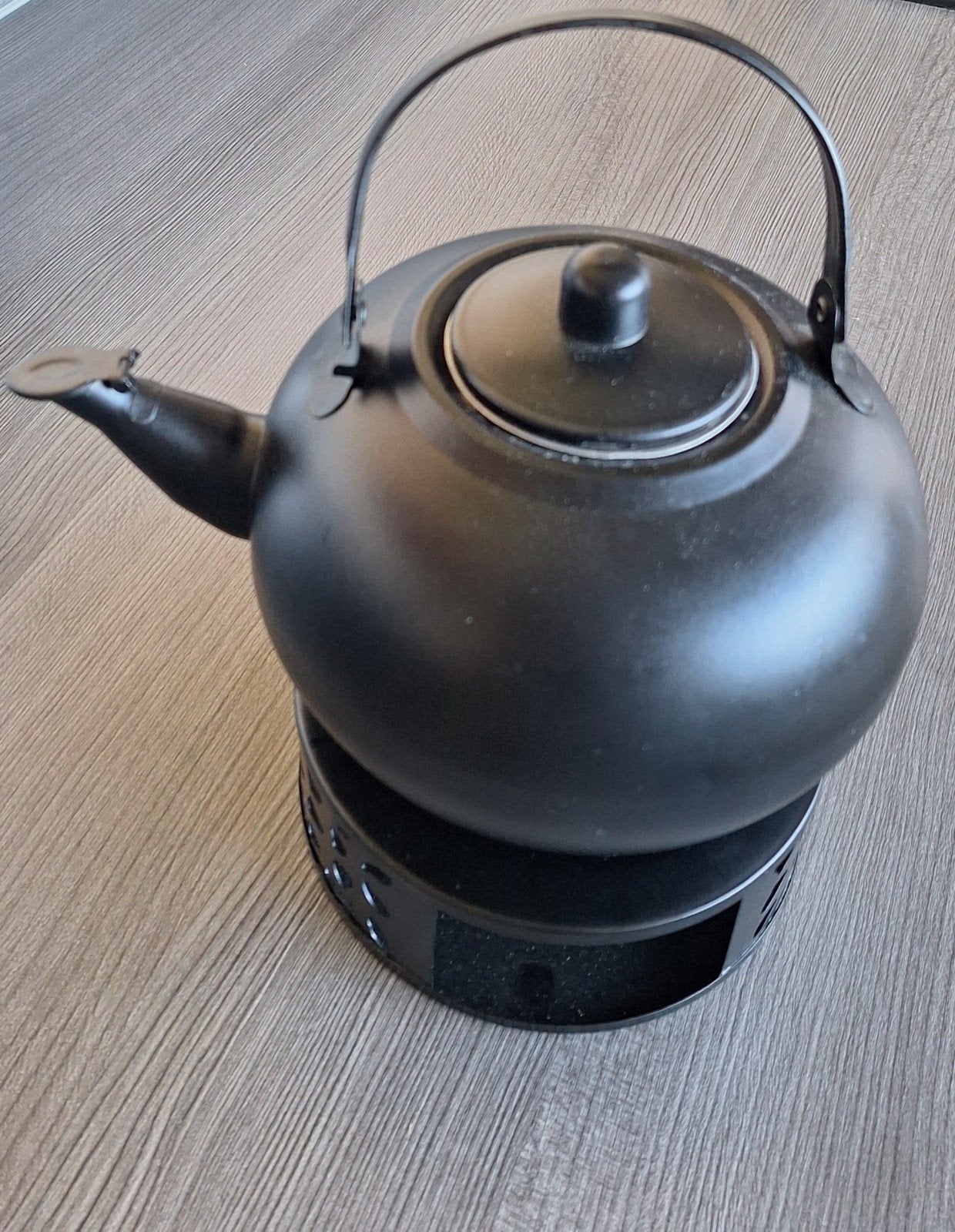 Lichtgewicht theepot met warmhoud-theelichtje - Nieuw, Theepot/fluitketel, Ophalen of Verzenden, Nieuw, Zwart