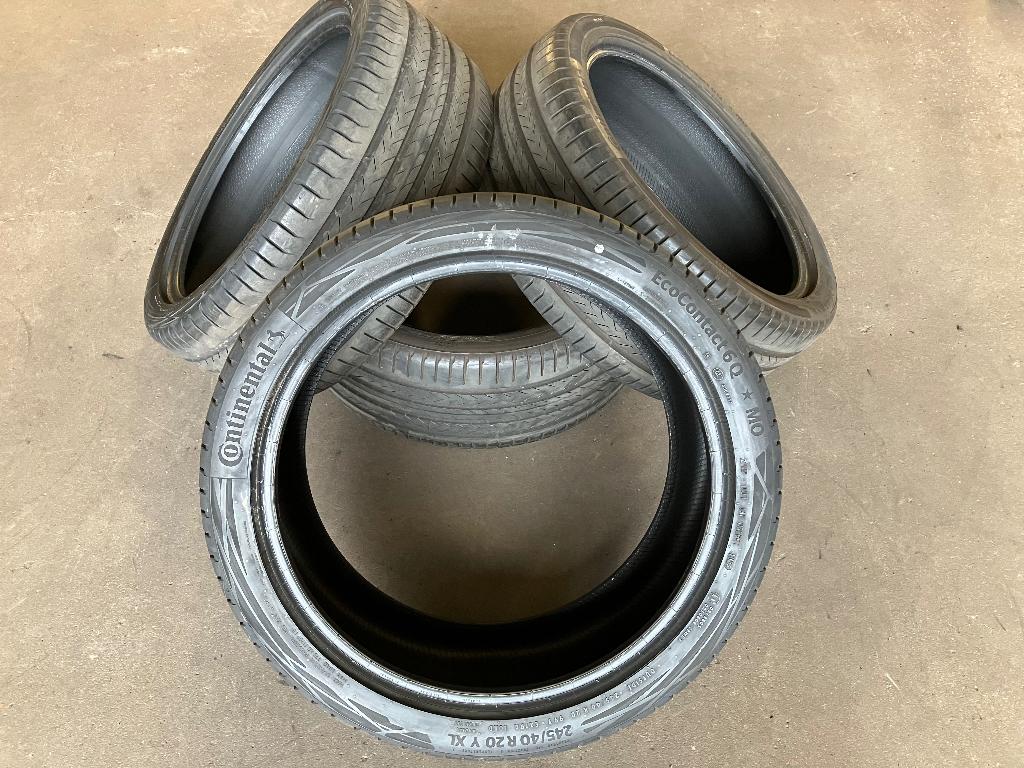 20” BANDEN 245 40 20 CONTINENTAL ZOMER € 85 P/STUK  2454020, Ophalen, 245 mm, Band(en), 20 inch