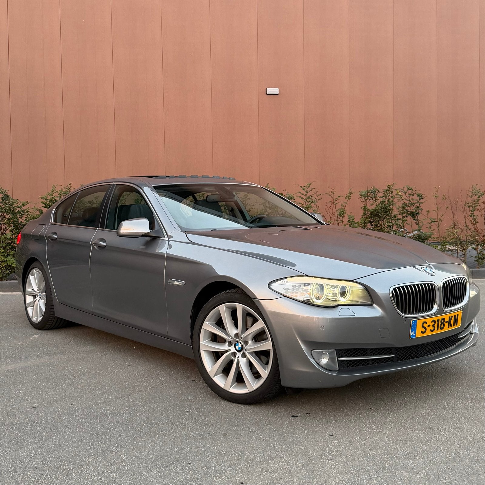 BMW 535i High Executive 6-cillinder |Panorama|Haak|PDC|Z+W, Automaat, Achterwielaandrijving, Bi-Xenon koplampen, 1675 kg