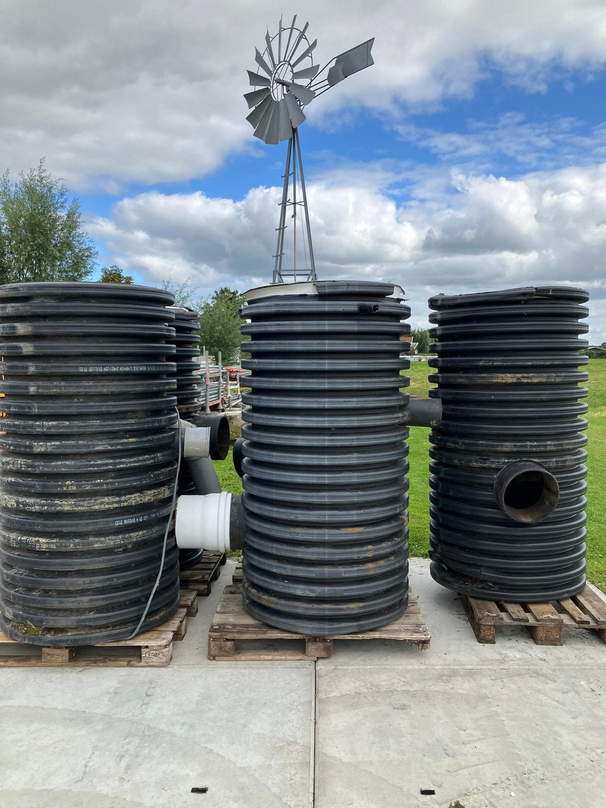 Te koop: 4 stuks overstortputten Bergschenhoek KWT, Ophalen
