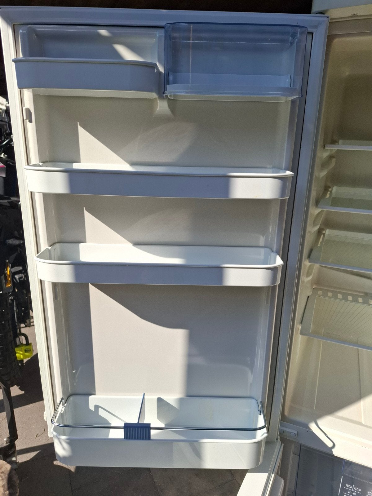 Foto 5 van Bosch Koel-vriescombinatie KGV24320/01 - geen groentelade