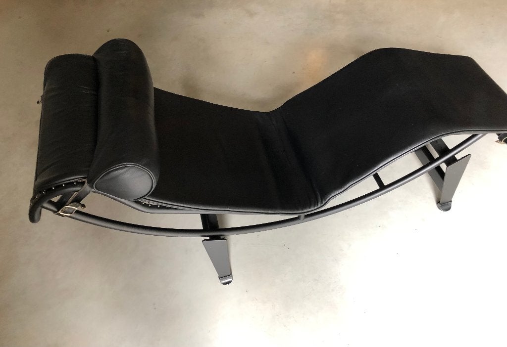 Design ligstoel LC4 (zwart), Huis en Inrichting, Stoelen, Ophalen, Zwart, Leer, Zo goed als nieuw