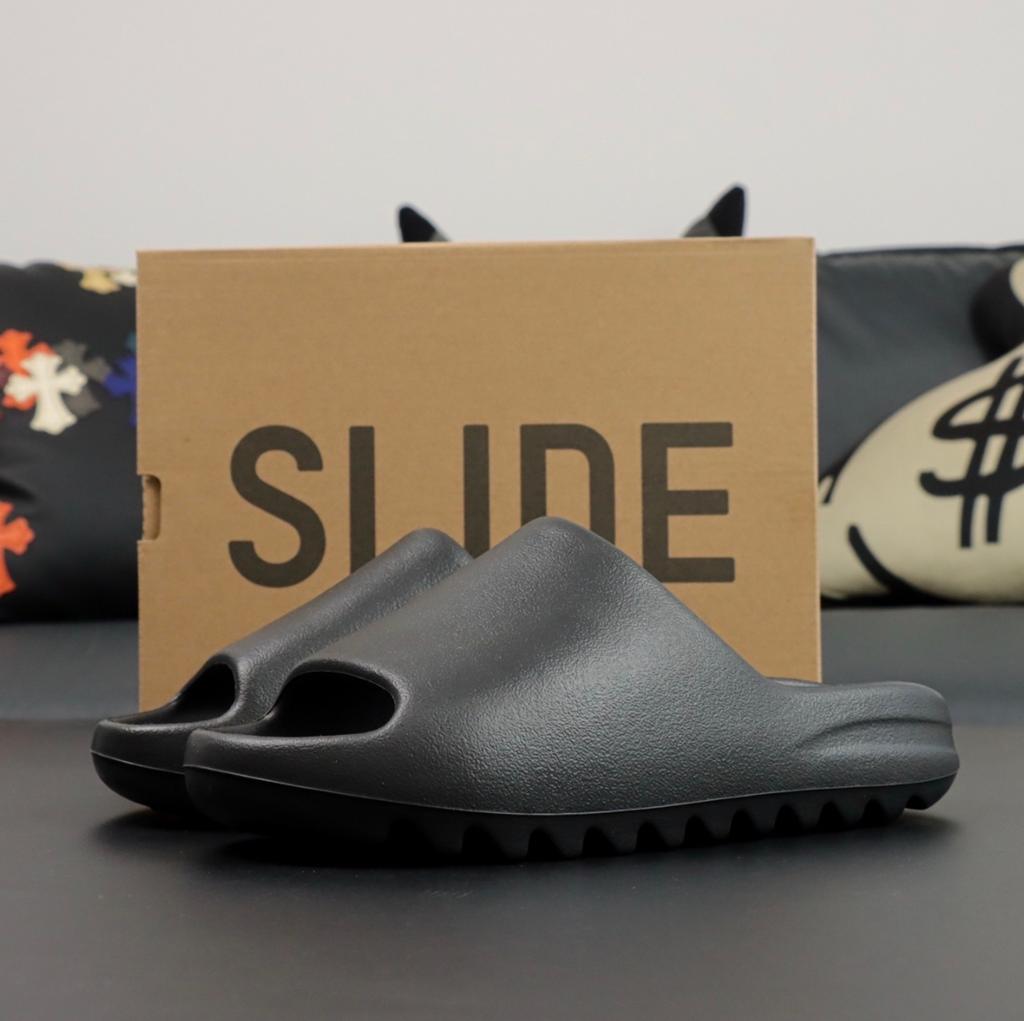 Yeezy Slides Zwart - Nieuw in doos - Diverse maten/kleuren, Ophalen of Verzenden, Nieuw, Zwart, Slippers