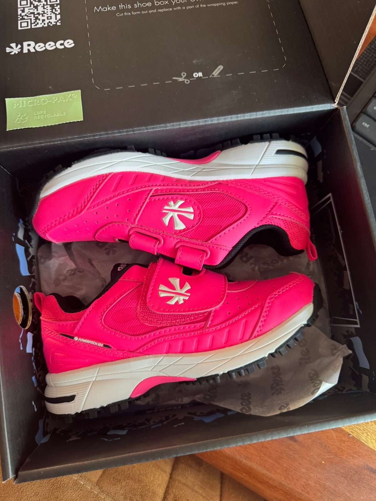 Nieuwe Reece hockey shoe outdoor maat 32, Ophalen, Nieuw, Schoenen