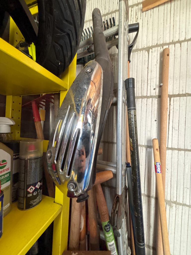 Originele Vespa 2-takt uitlaat, Fietsen en Brommers, Brommeronderdelen | Scooters, Ophalen of Verzenden, Gebruikt, Uitlaat, Vespa