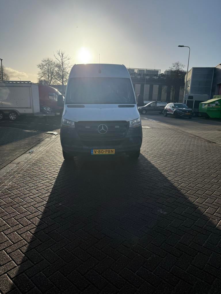Verhuisbus met chauffeur