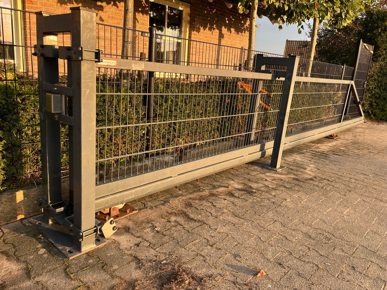 Vrijdragende verzinkte schuifpoort 670x100cm, Ophalen, Staal, 100 tot 150 cm, Schuifpoort