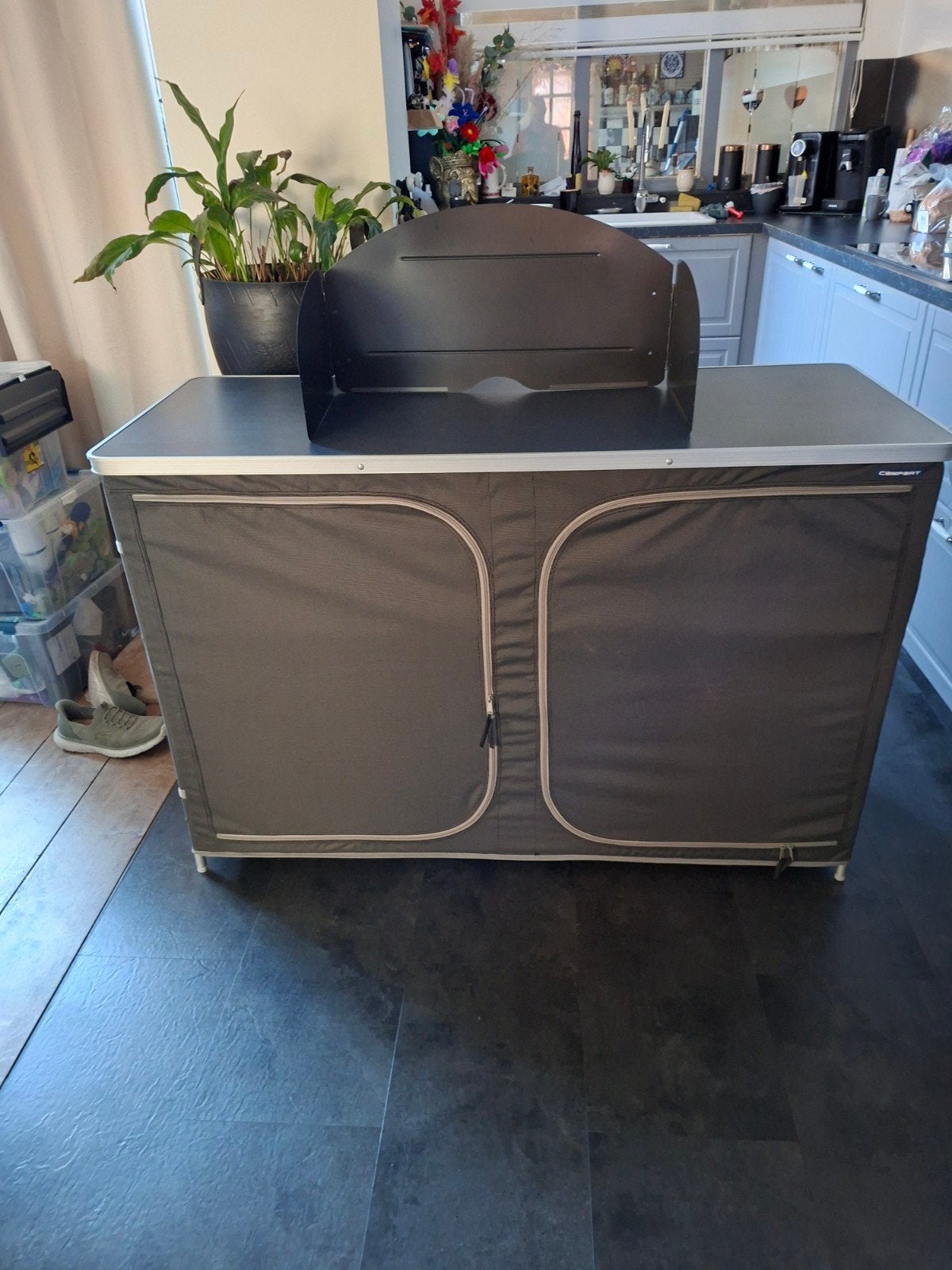 Campingkast merk campart130x53.5x85 cm, Ophalen, Zo goed als nieuw