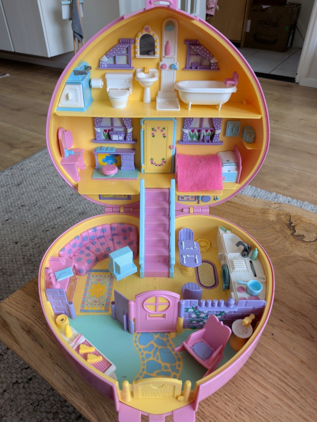 Lucy Locket Bluebird Compact Poppenhuis, Ophalen of Verzenden, Gebruikt, Poppenhuis