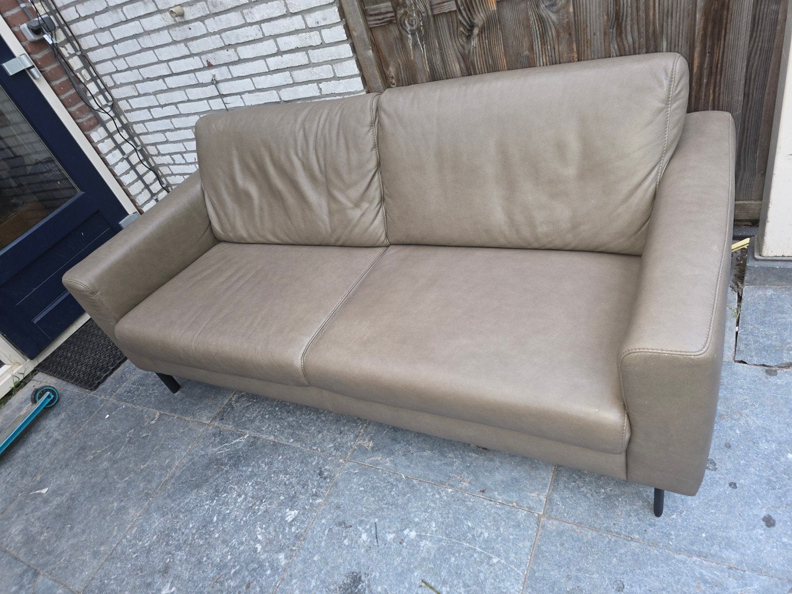 mooi leren  bank 2 zitting bruin, Huis en Inrichting, Banken | Bankstellen, Ophalen, Gebruikt, 150 tot 200 cm, Tweepersoons