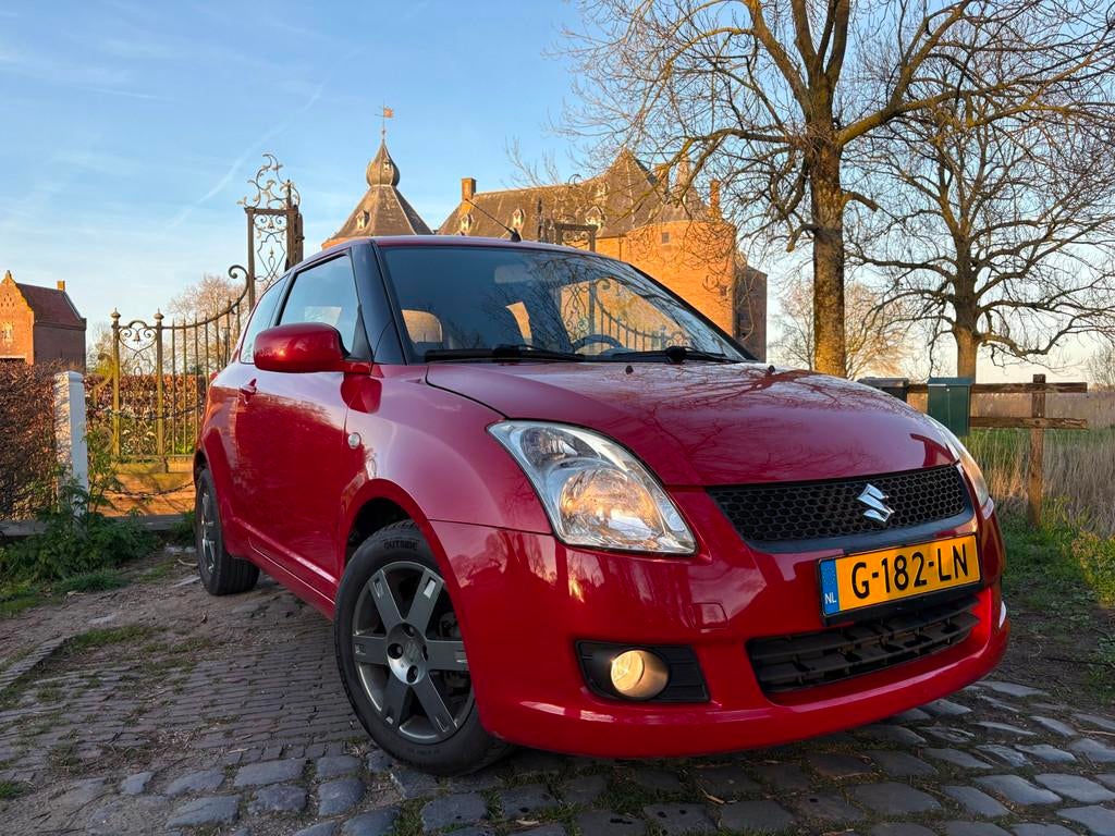 Suzuki Swift 1.3 Base STOELVERWARMING/NIEUWE APK/LMV/AIRCO, Stof, Gebruikt, 400 kg, Swift
