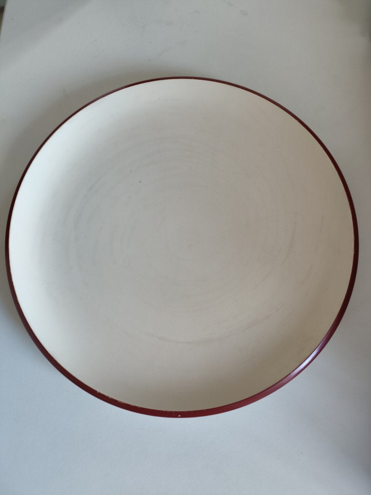 Crèmekleurig bord met rood/bruine rand 31,5 cm doorsnede., Gebruikt, Ophalen of Verzenden, Bord(en), Klassiek
