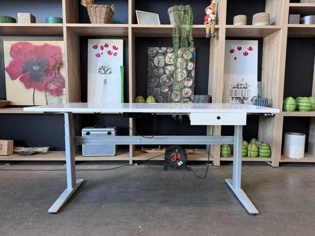Elektrisch Zit-Sta Bureau met lade–178.5x84 cm, 250€/st,1st, Huis en Inrichting, Bureaus, Gebruikt, Ophalen of Verzenden, 178 cm