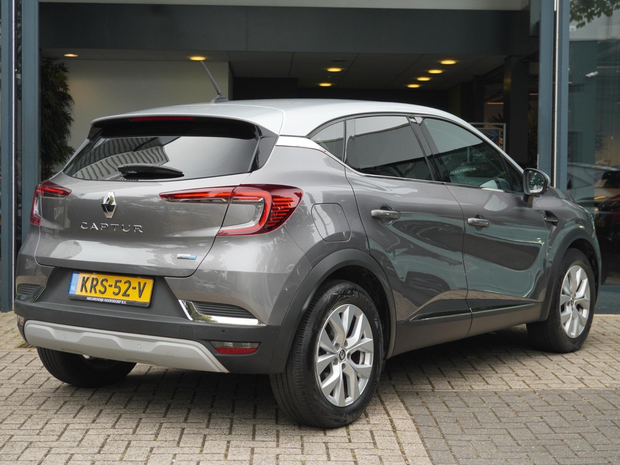 Renault Captur 1.6 E-Tech Hybrid 145 Intens AUTOMAAT / CRUIS, Auto's, 145 pk, Gebruikt, 715 kg, Leder en Stof