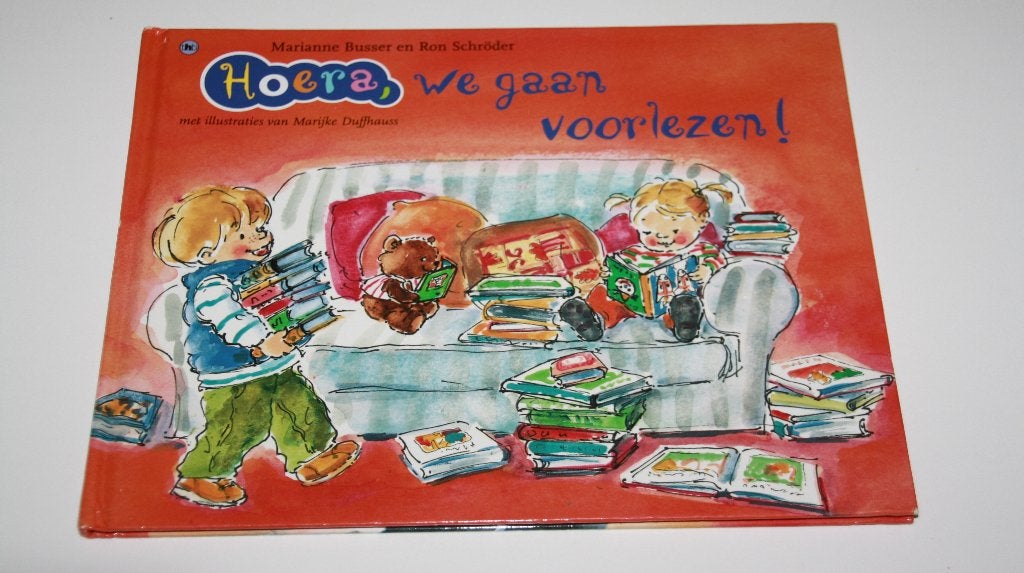 HOERA! We gaan voorlezen van Marianne Busser en Ron Schröder, Ophalen of Verzenden, Zo goed als nieuw, Marianne Busser; Ron Schröder
