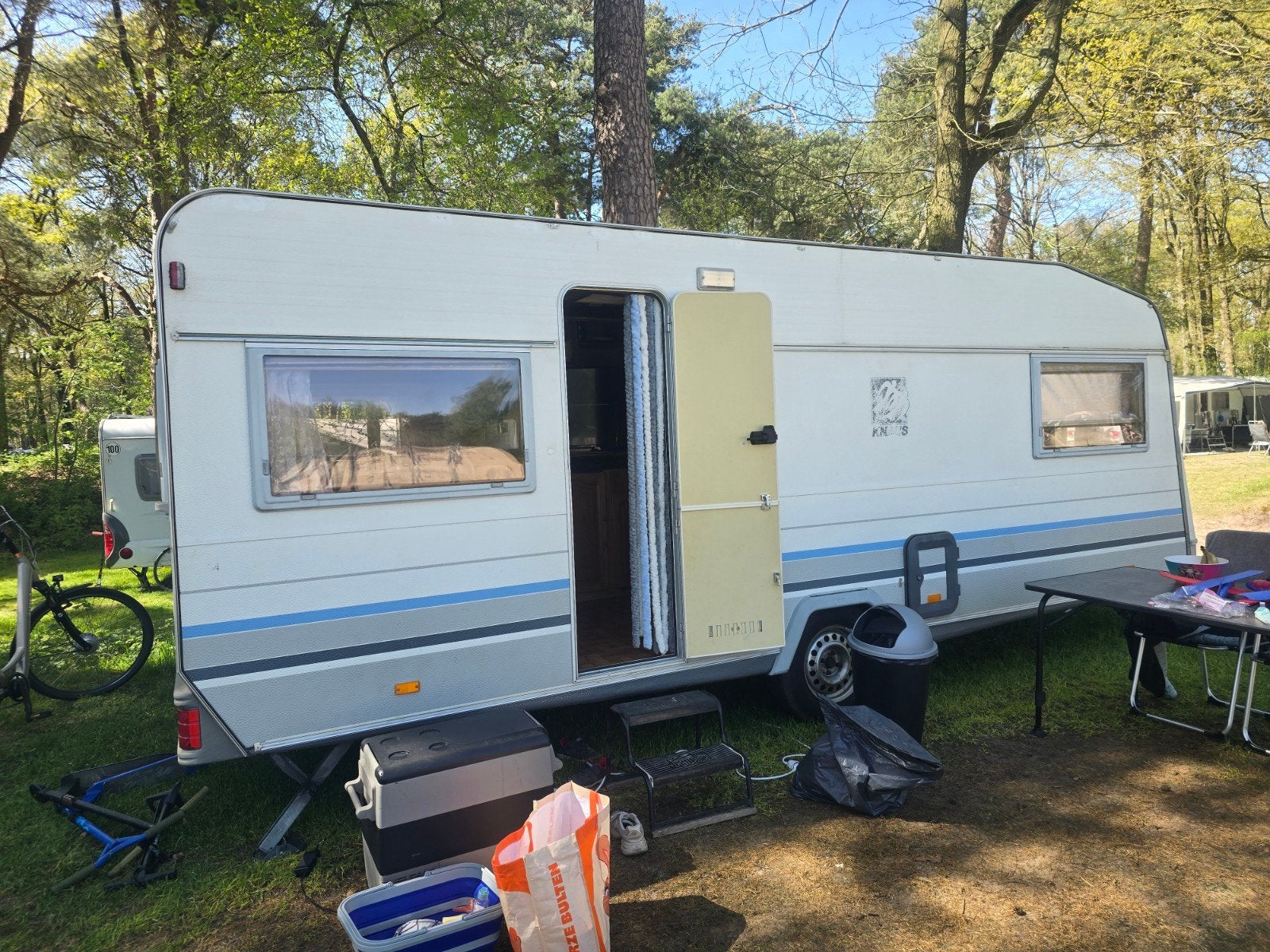 Knaus Azur 4705 Caravan (1992) met Mover en Stapelbedden, Rondzit, Particulier, Ringverwarming, 5 tot 6 meter