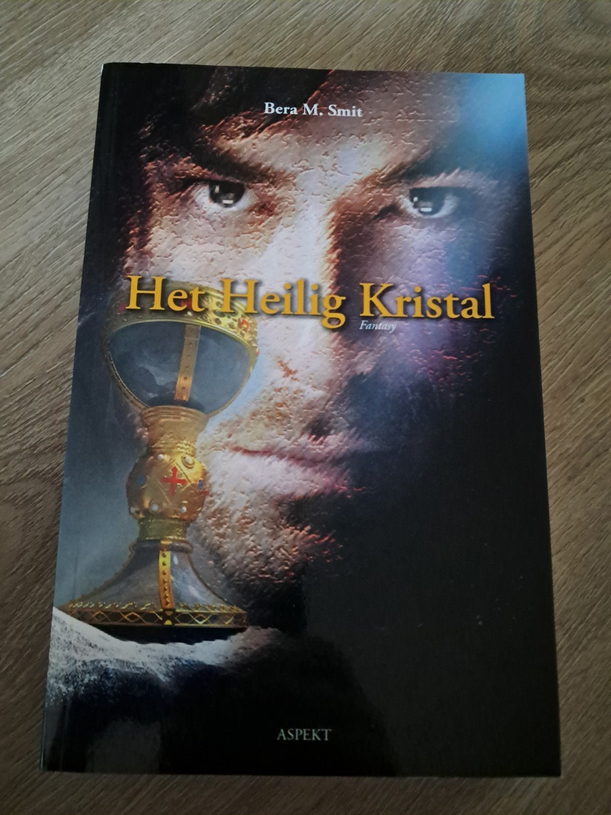 Bera M. Smit - Het Heilig Kristal, Ophalen of Verzenden, Zo goed als nieuw, Bera M. Smit