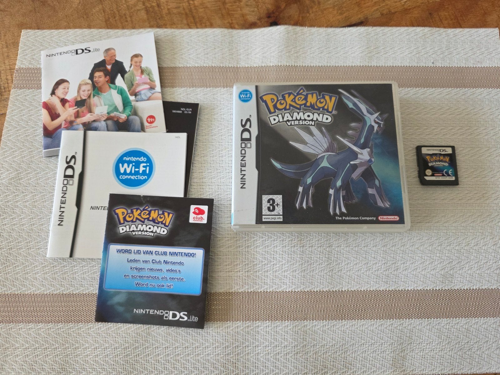 Pokémon Diamond Version Nintendo DS - Compleet met boekjes, Spelcomputers en Games, Online, 1 speler, Ophalen of Verzenden, Zo goed als nieuw
