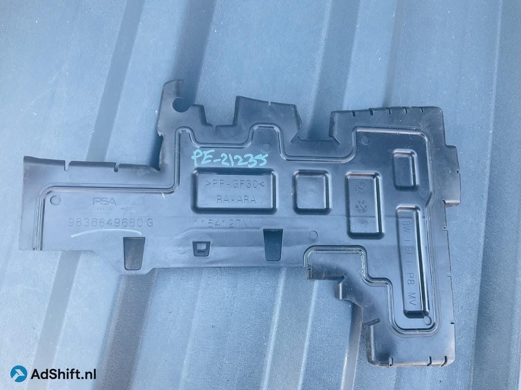 Bumper Radiator Peugeot 5008 9836849680G Radiatorluchtomleid, Bumper