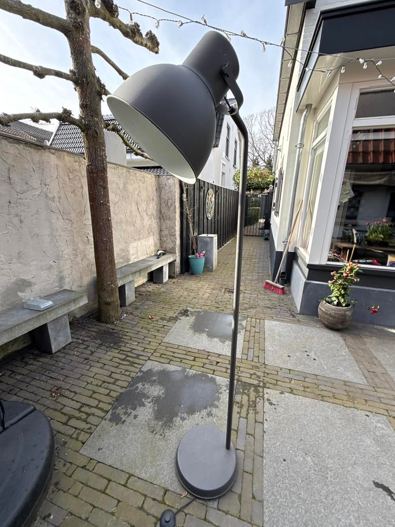 Grijze vloerlamp GRATIS, Ophalen, Gebruikt, Metaal, 150 tot 200 cm