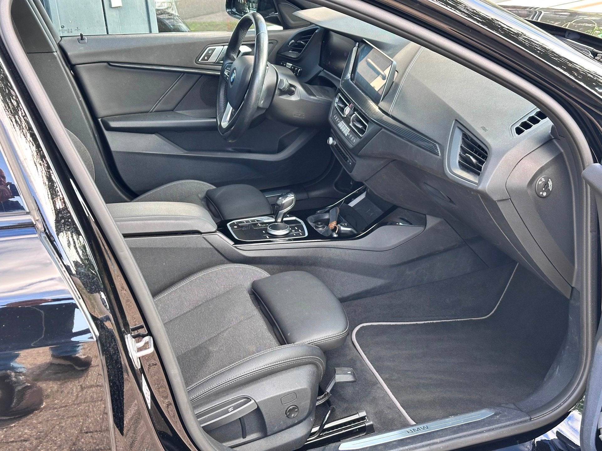 BMW 1-serie 116i AUT Executive Sport Edition/Panorama /Leer, Dealer onderhouden, Gebruikt, Leder en Stof, Zwart