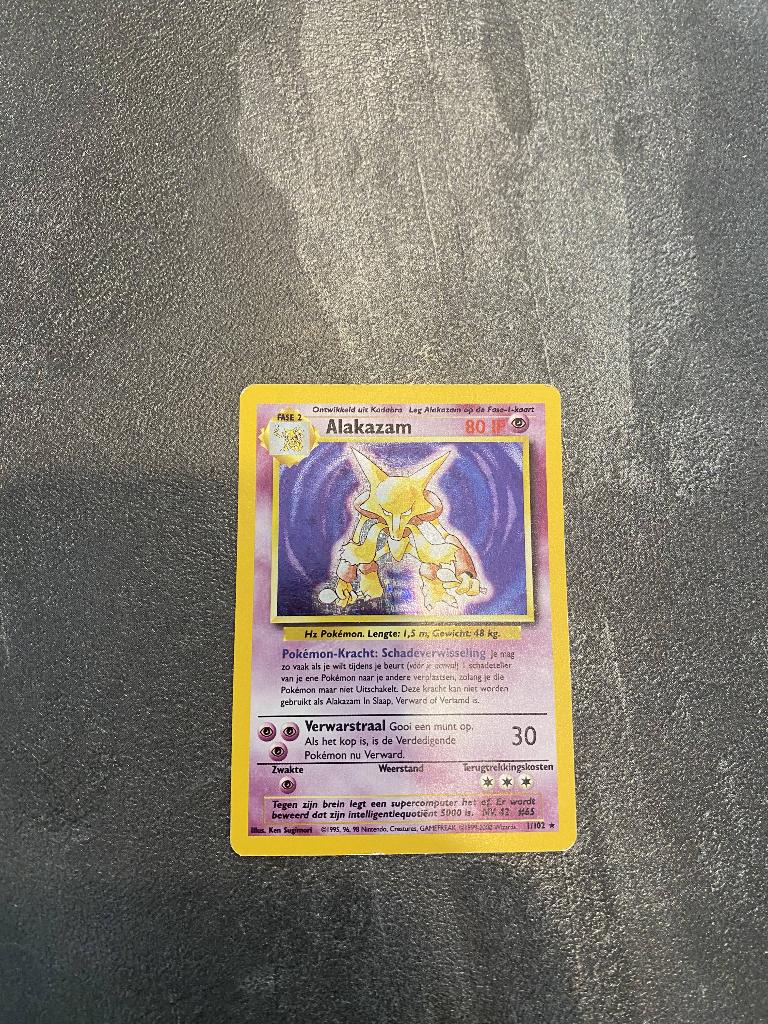 alakazam 1/102 base set, Ophalen of Verzenden, Zo goed als nieuw, Losse kaart, Foil