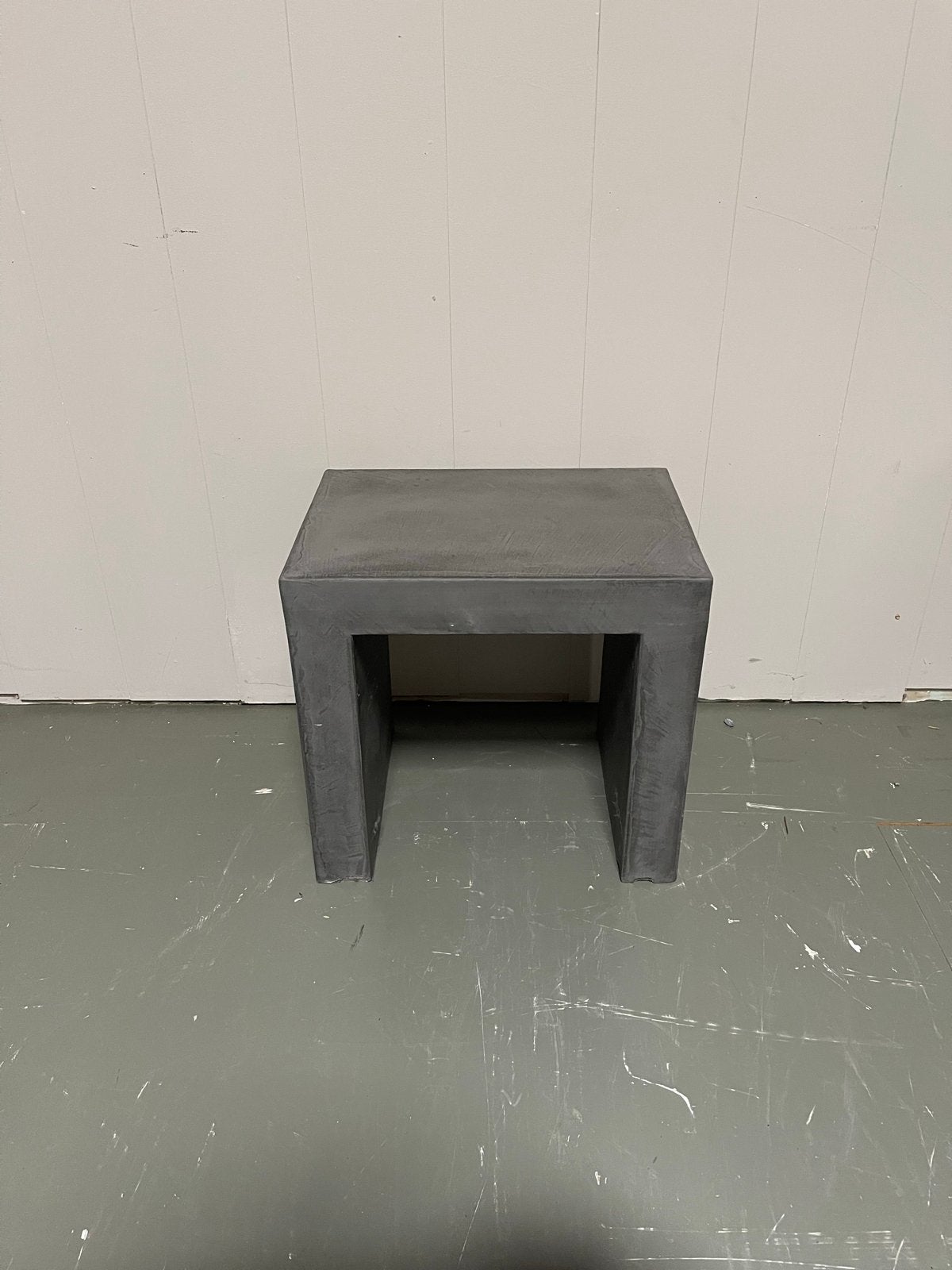Betoncire  bijzettafel/kruk - Modern en robuust, Tuin en Terras, Ophalen, Gebruikt, Overige materialen
