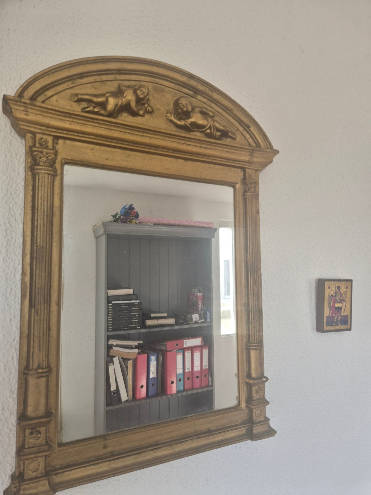 Antieke spiegel met gouden lijst en engeltjes, Gebruikt, 100 tot 150 cm, Ophalen of Verzenden, Overige vormen