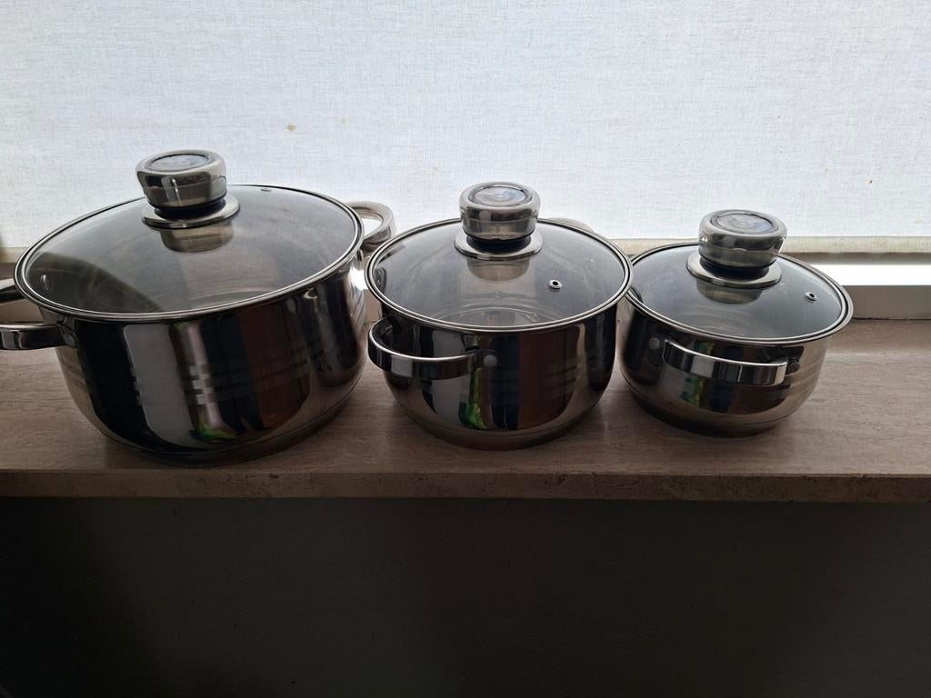 Pannenset: 4 aluminium pannen, 1 steelpan & 2 onderzetters, Ophalen of Verzenden