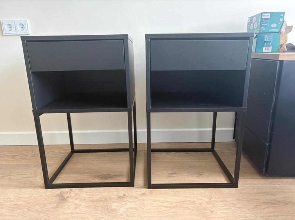 Ikea Vikhammer nachtkastje met lichte beschadigingen, Ophalen, Gebruikt, 55 tot 70 cm, 45 tot 65 cm