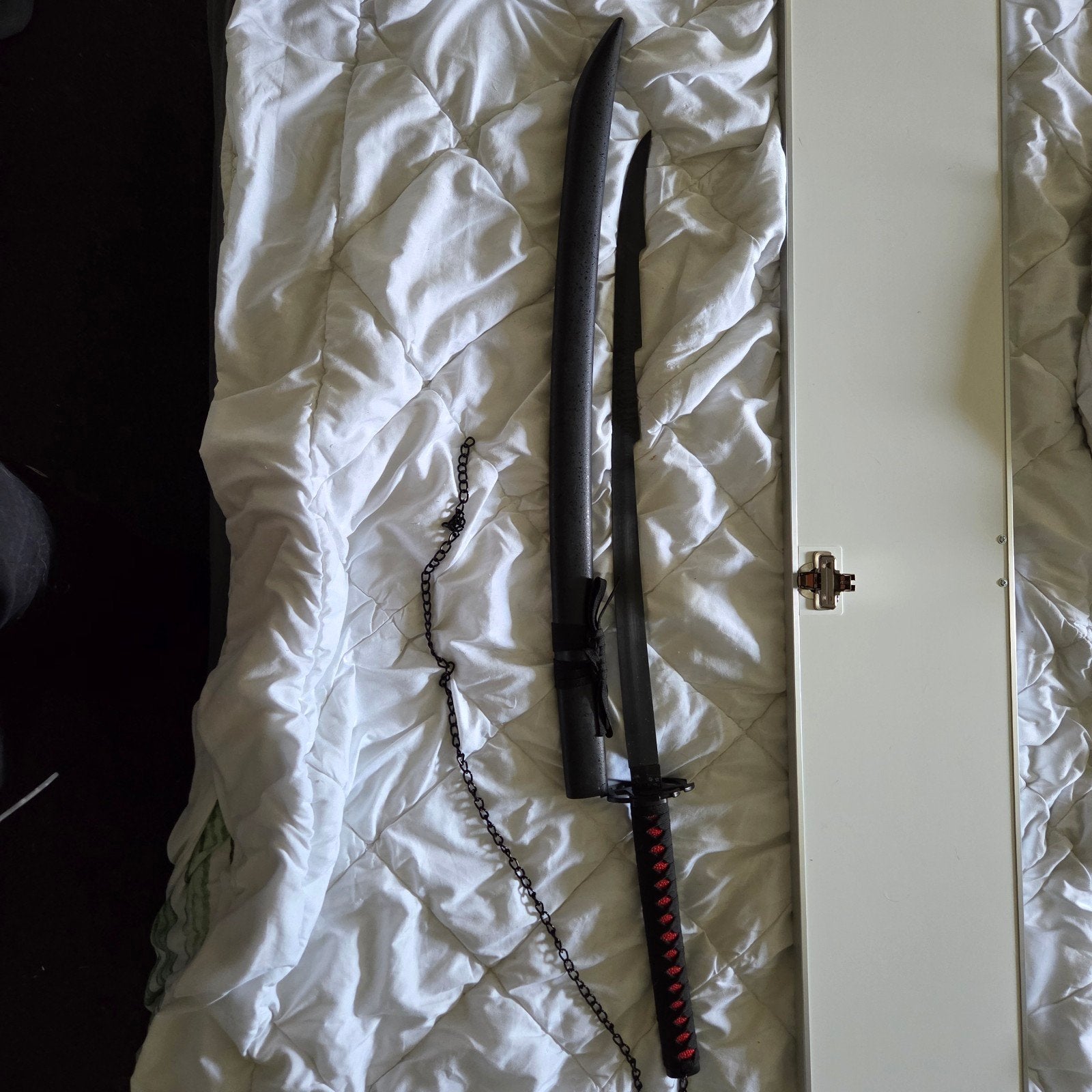 Zwart decoratief zwaard met schede en ketting van bleach, Ophalen, Gebruikt