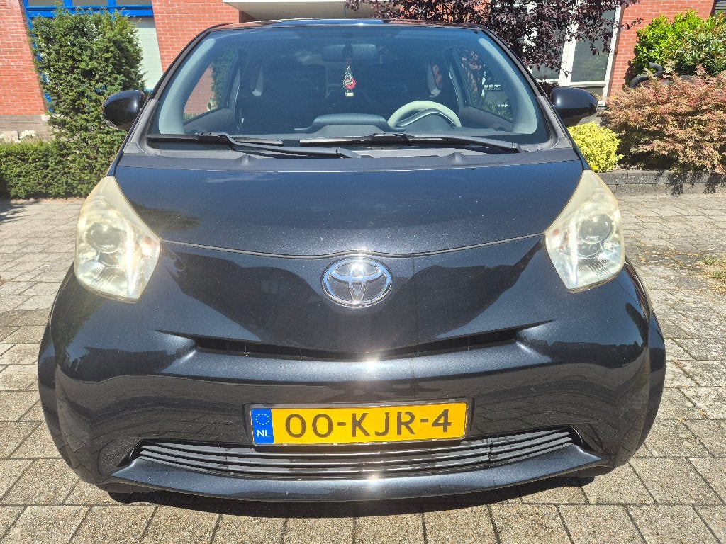 Toyota IQ 1.0 VVTI Comfort 2010 Zwart Metalic, Auto's, Toyota, Stof, 4 cilinders, 4 stoelen, Origineel Nederlands