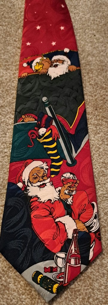 Kerst stropdas rood met Kerstman in de stoel en in bed, Ophalen of Verzenden