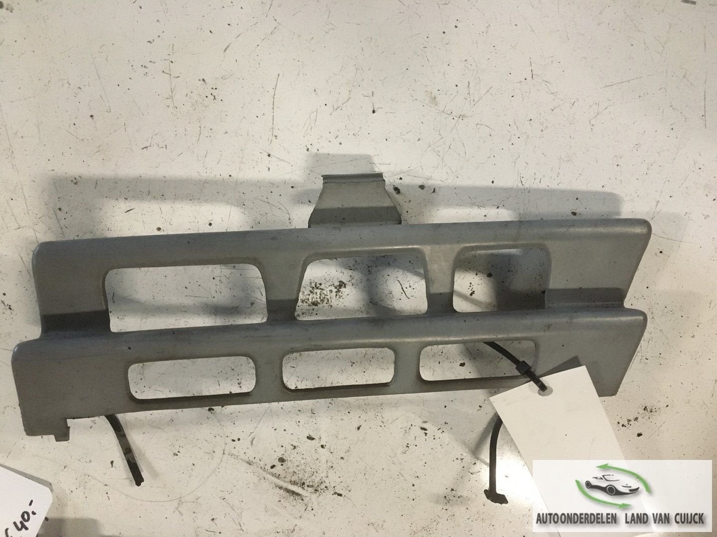 Mercedes W124 Bumperkapje geribbeld, Gebruikt, -, -, Ophalen of Verzenden