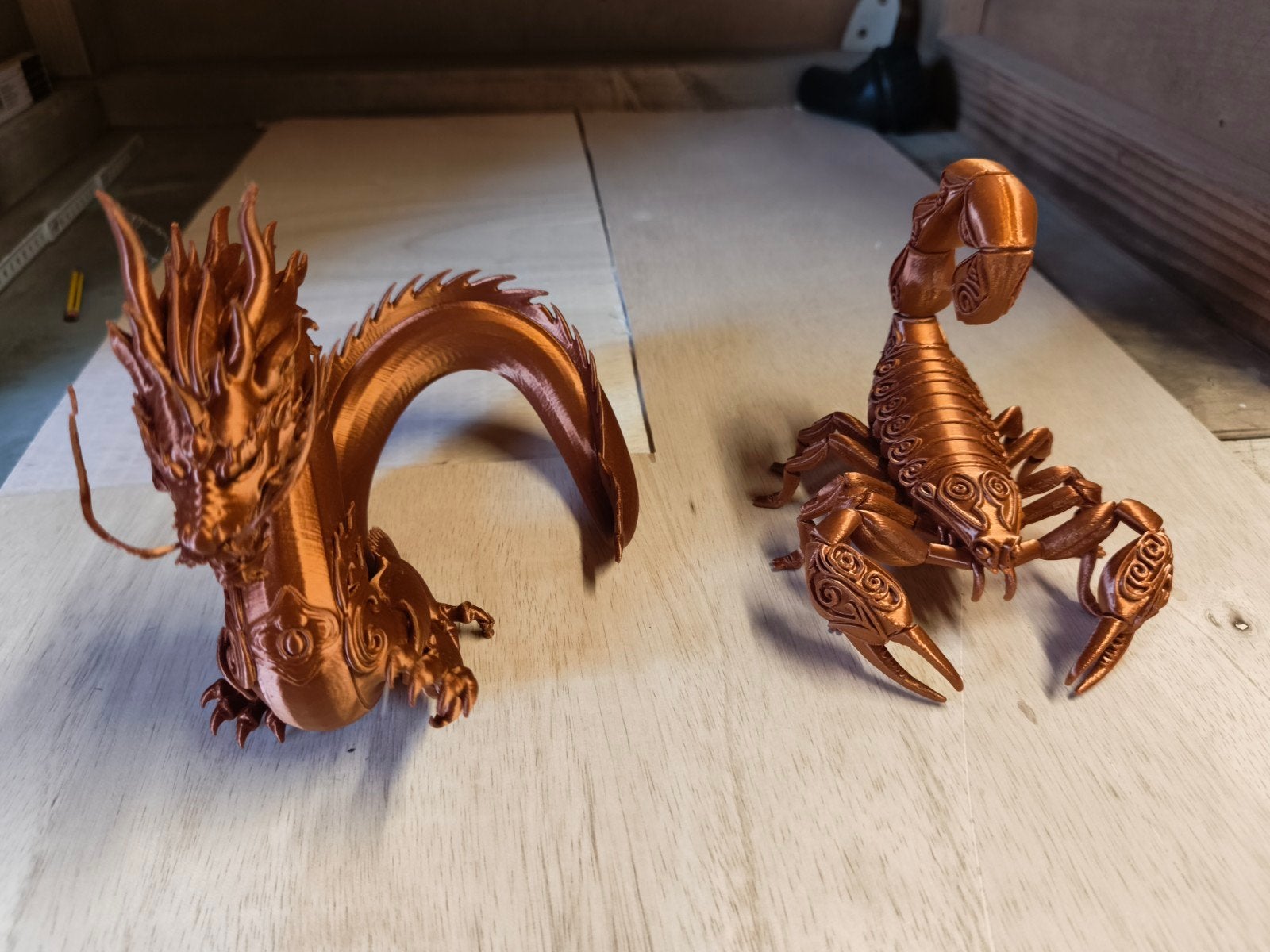 Bronskleurige 3D geprinte draak en schorpioen., Verzamelen, Beelden en Beeldjes, Ophalen, Nieuw, Fantasy
