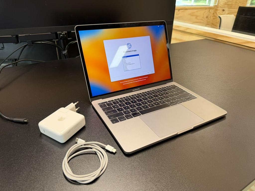 MacBook Pro 13 inch - 2017 I7 16GB, Computers en Software, Apple Macbooks, Qwerty, 13 inch, Zo goed als nieuw, Onbekend