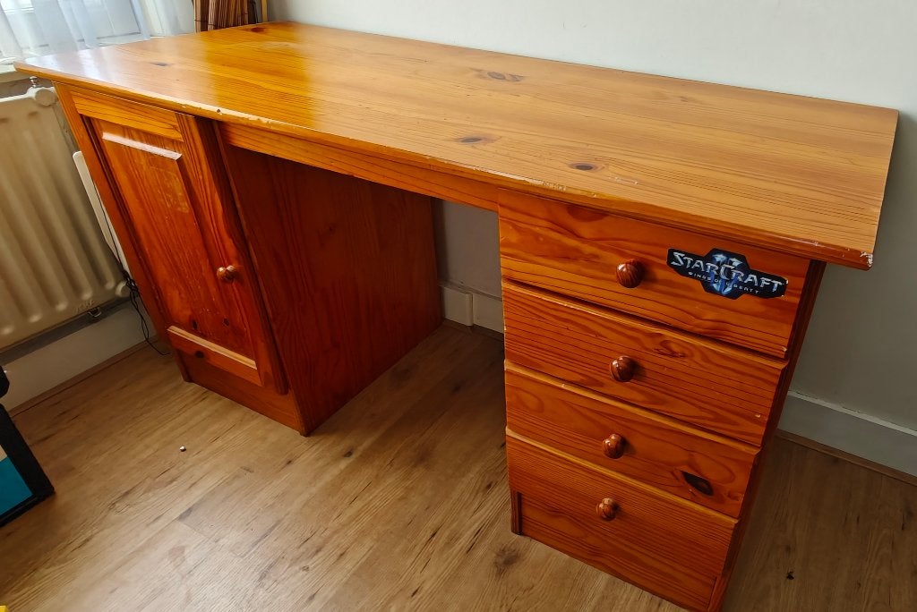 Mooi ruim bureau, Huis en Inrichting, Ophalen, Met lades, Hout, Zo goed als nieuw