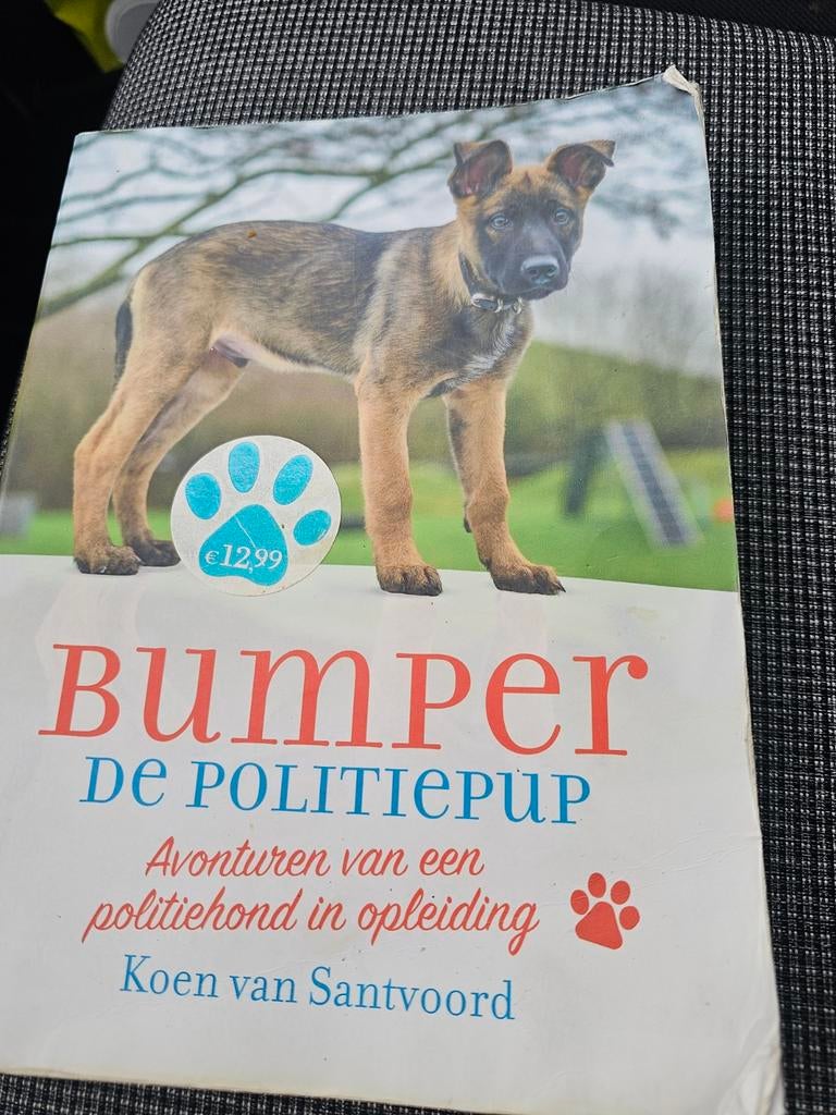 Bumper de Politiepup: Avonturen van een politiehond, Boeken, Ophalen of Verzenden, Gelezen, Koen van Santvoord, Fictie algemeen