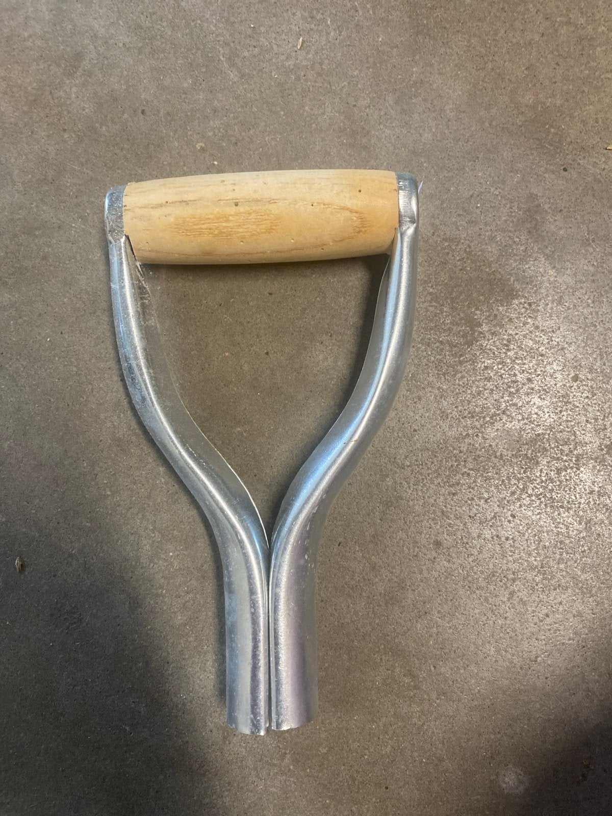 10x Nieuwe D-handgreep voor spade of schep - Aluminium/Hout, Tuin en Terras, Hand-tuingereedschap, Onbekend, Nieuw, Ophalen of Verzenden