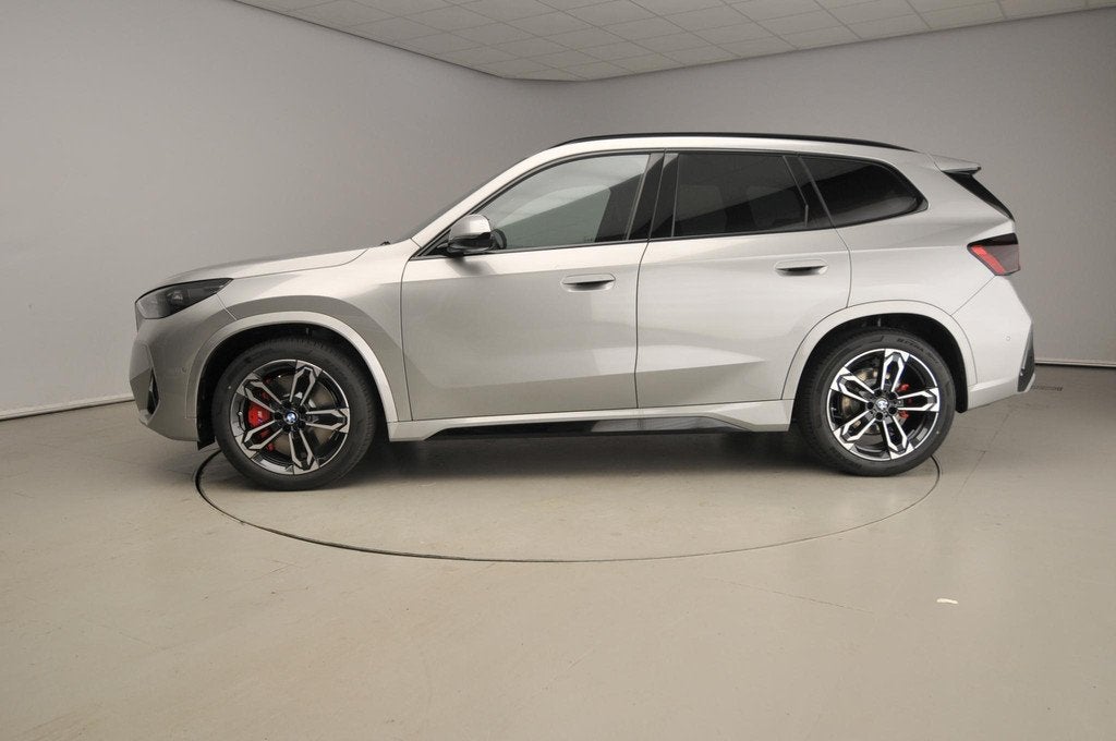 BMW iX1 eDrive20 M Sport Edition / Trekhaak / Panoramadak /, Auto's, BMW, 514 km, Gebruikt, Head-up Display, Met garantie (alle)