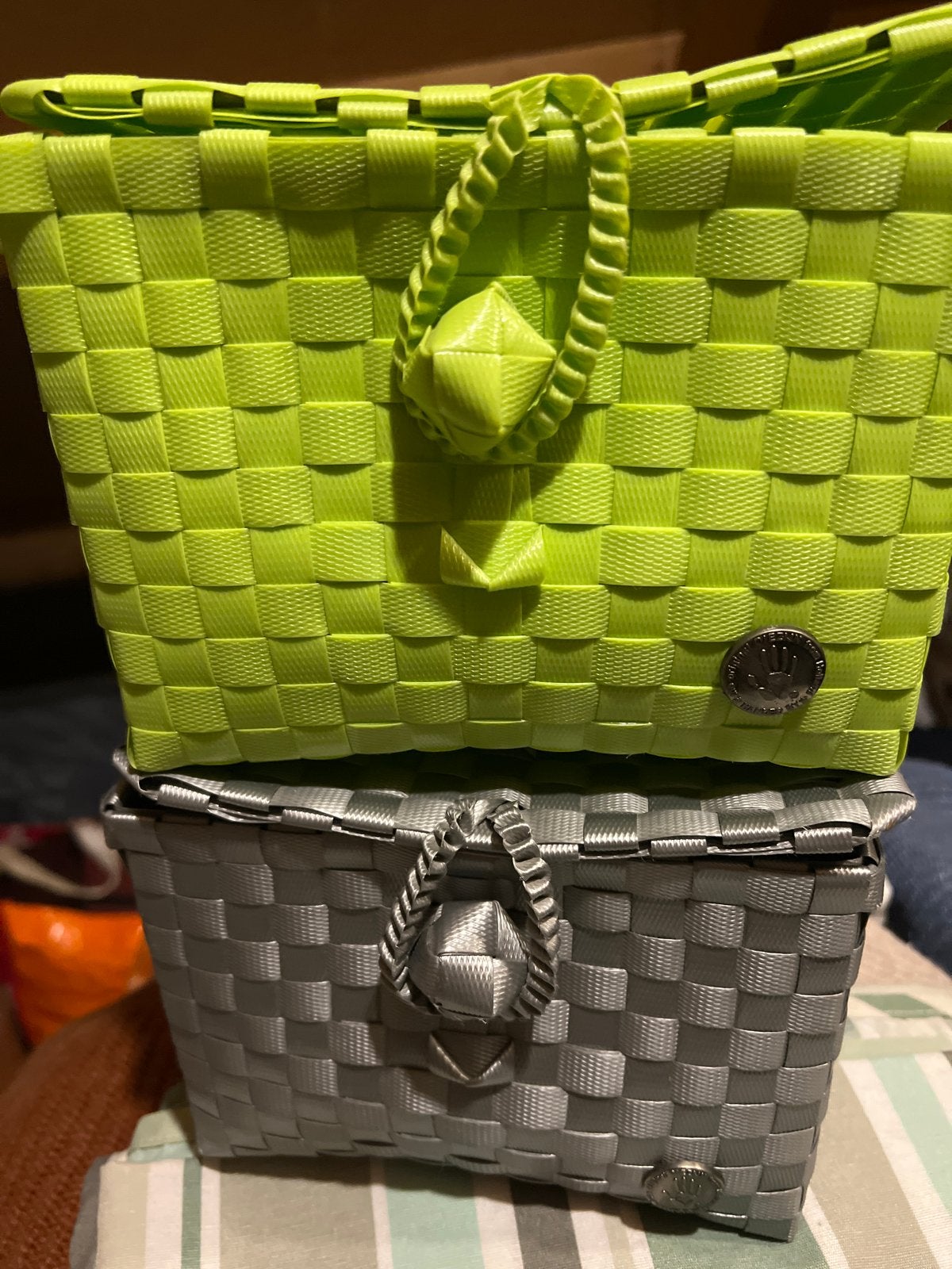 Set van 2 Gevlochten Manden - Groen & Grijs, Huis en Inrichting, Woonaccessoires | Schalen en Manden, Kunststof, Gevlochten, Mand